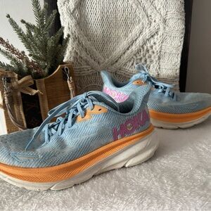 HOKA Clifton 9 Womens Size 8
